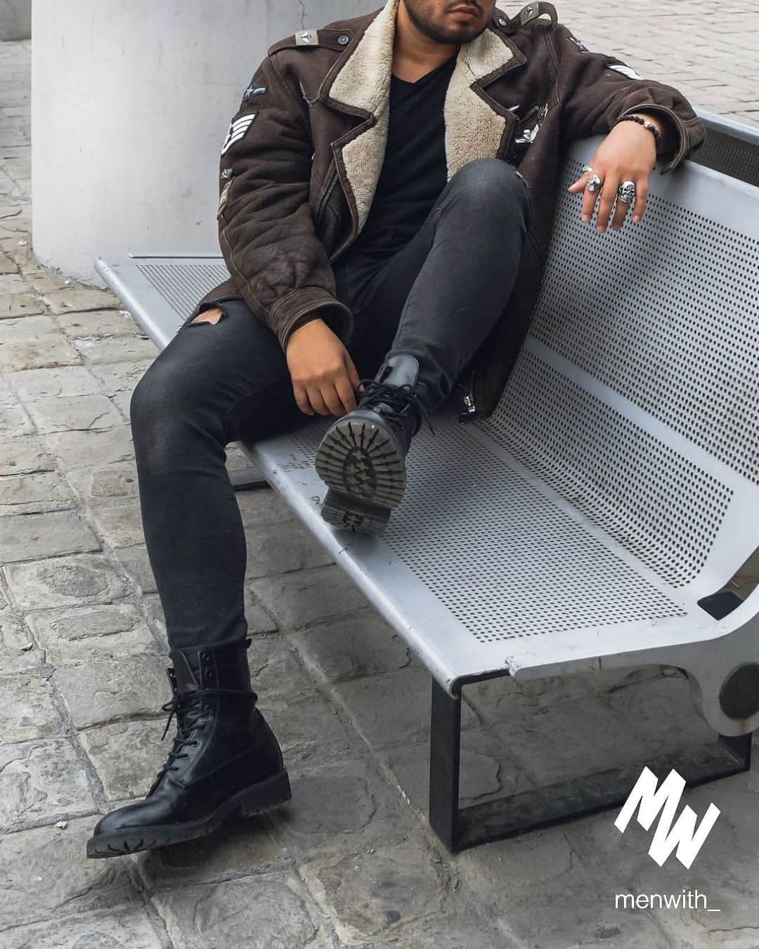 Men Withのインスタグラム：「Cool photo of our dear friend @diegopalmav 👌🏽 #menwithstreetstyle」