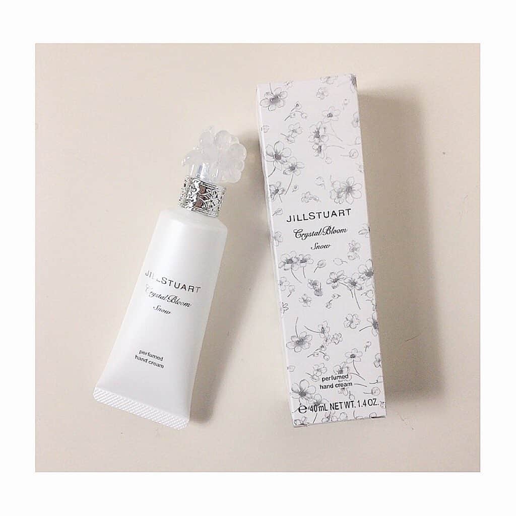 波妃美咲のインスタグラム：「ファンの方から頂きました🎁💓 凄くいい匂い✨  ありがとうございます🙇‍♀️✨  #jillstuart  #ハンドクリーム #いい匂い #クリスマスプレゼント」