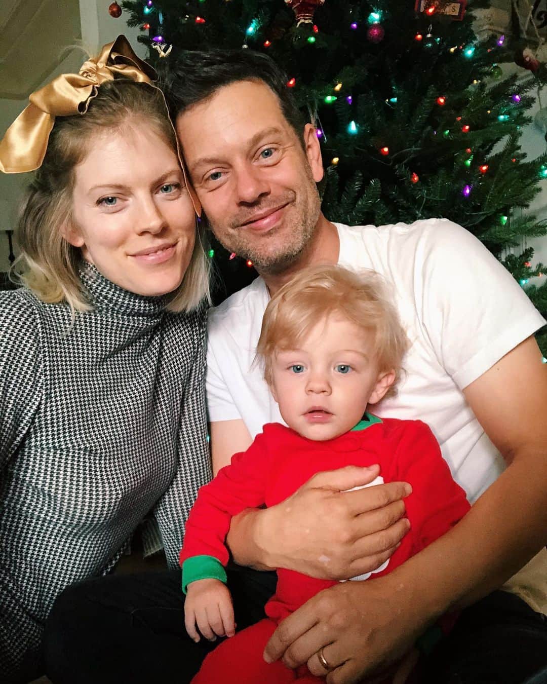 Anna Lylesのインスタグラム：「Sending out so much love to everyone. Missing family and friends terribly but so grateful for these two lights shining brightly in my world 💞」