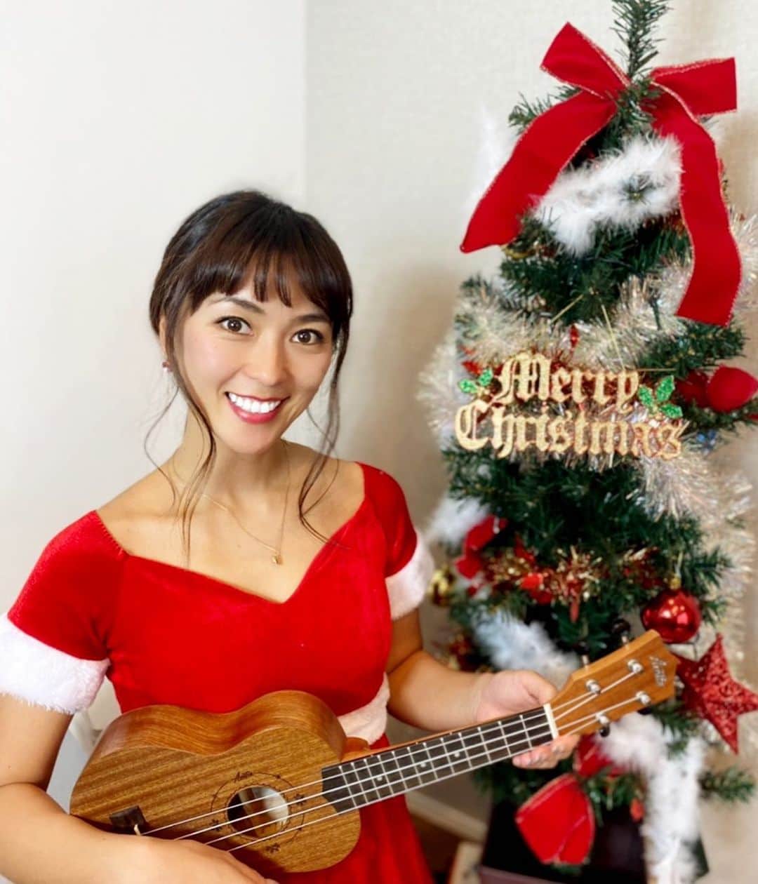 Sachiさんのインスタグラム写真 - (SachiInstagram)「💕🎁🎄 MerryX'mas 🎄🎁💕﻿ もしかしたら今日は﻿ ホワイトクリスマスになるかも！？⛄﻿ ﻿ ホワイトクリスマス何年ぶりだろう…﻿ ウキウキしちゃうな～🎵🎵﻿ ﻿ 皆さん﻿ 素敵なクリスマスを🎄✨﻿ ﻿ #メリークリスマス🎄  #さっchannel  #ウクレレ練習中」12月25日 9時15分 - sacharmmy