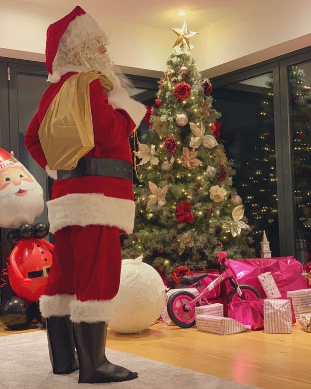 マックス・ウィットロックのインスタグラム：「Merry Christmas 🎄🎅」