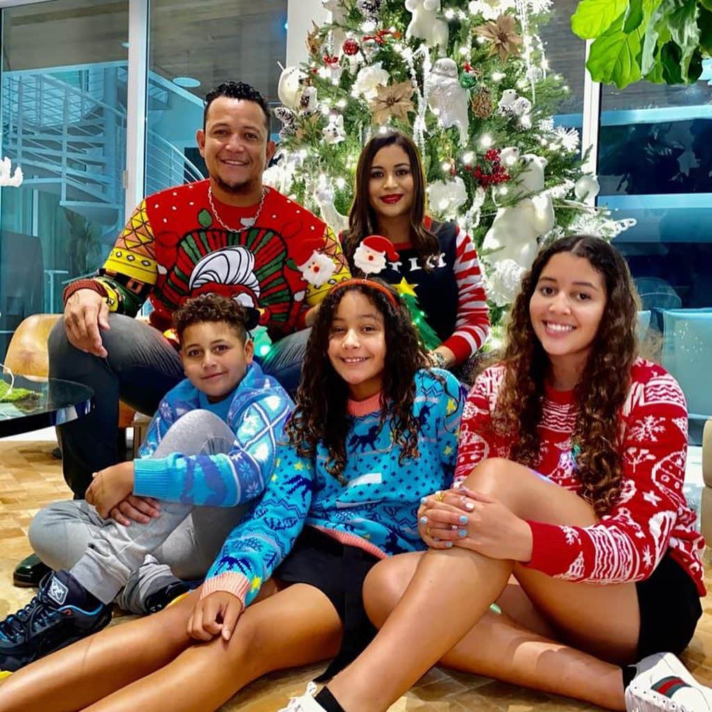 ミゲル・カブレラのインスタグラム：「Feliz navidad 🎄 Merry Christmas 🎄」