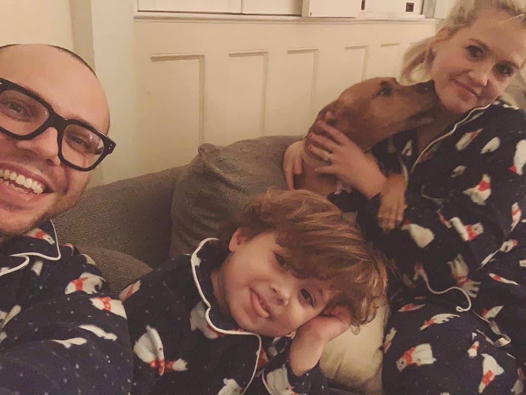 A Great Big Worldのインスタグラム：「Wishing you a happy, safe holiday ❤️❤️❤️」