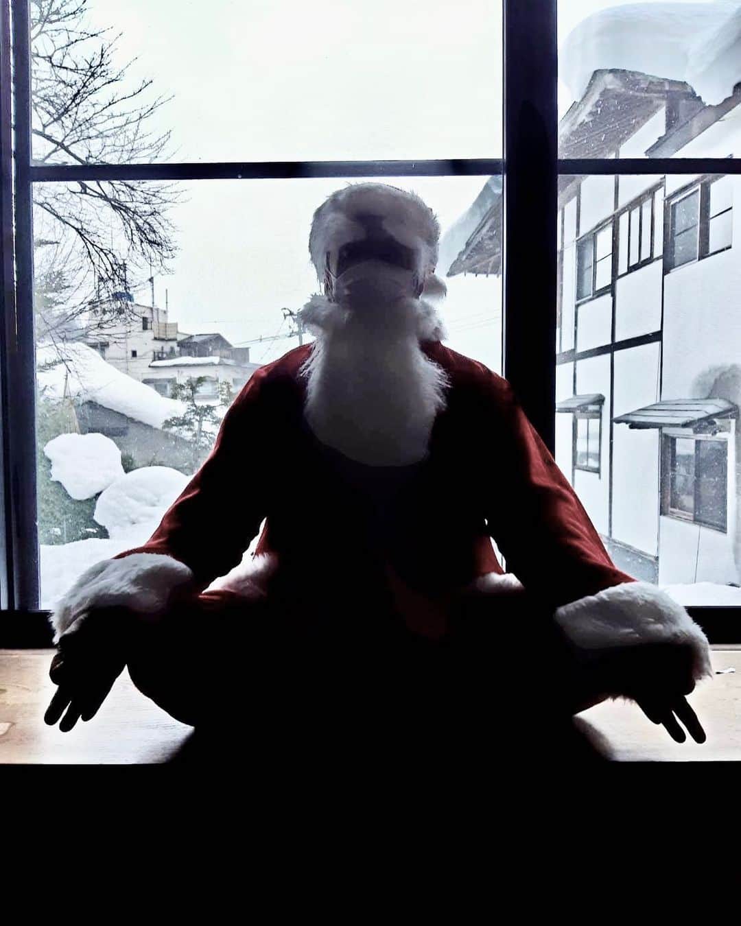 Ken Harakumaさんのインスタグラム写真 - (Ken HarakumaInstagram)「❣️Merry Christmas❣️ 静かに過ごすクリスマス🎄🎅🤶🧑‍🎄 @international_yoga_center  @iyc_jinbocho  #クリスマス  #ヨガリトリート  #山形  #米沢 #瞑想」12月25日 9時32分 - kenharakuma