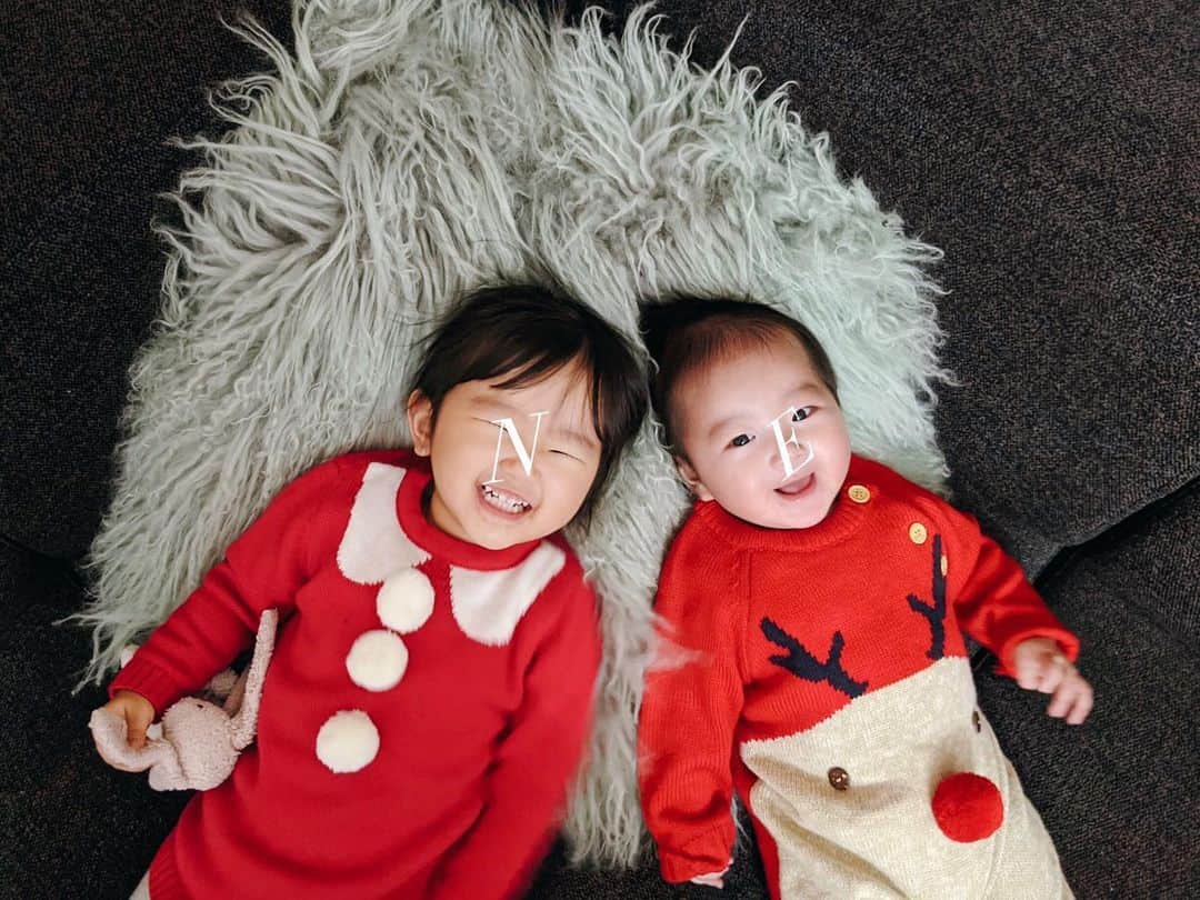 稲川千里さんのインスタグラム写真 - (稲川千里Instagram)「. . my girls🎅🏼❤️🦌 #merrychristmas #sisters #babysanta #姉妹#babyreindeer #クリスマス #子どものいる暮らし」12月25日 9時33分 - chiicamera