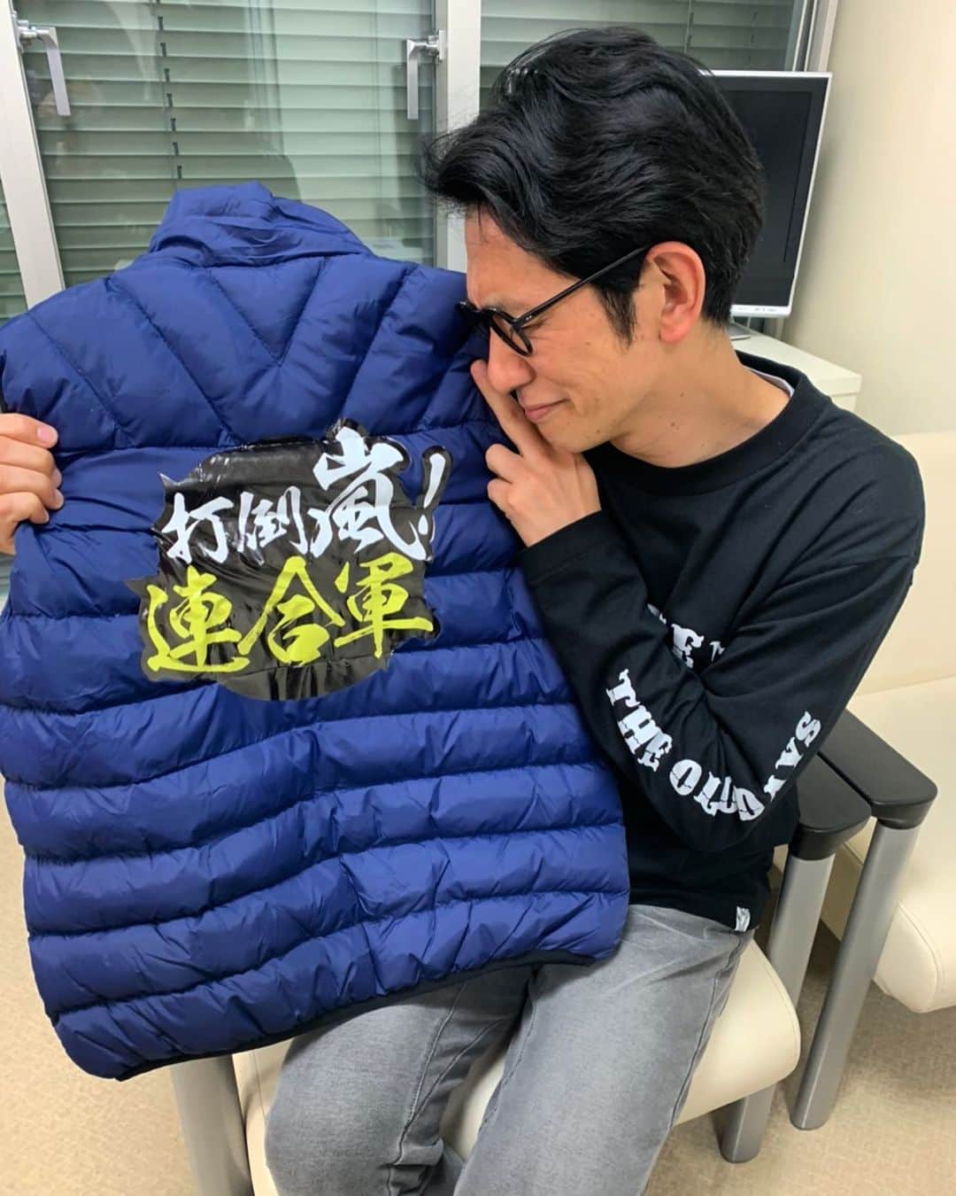 柴田英嗣のインスタグラム：「VS嵐  #最終回本当にお疲れ様でした #とは言え寂しい😞 #また遊びてーなー #という願い届くかなー #そしていつか叶うかなー #１０年お休みした者より✌🏻 #そんでもってメリクリ」