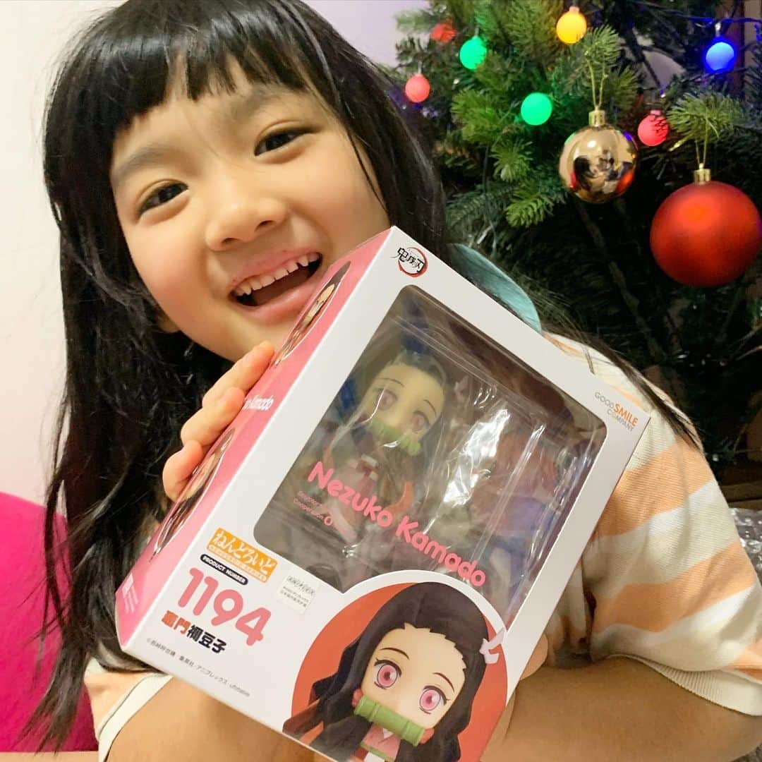 山口尚美のインスタグラム：「サンタさん来て良かったね🎁❣️ メリークリスマース🎄🎅❄️💖✨」