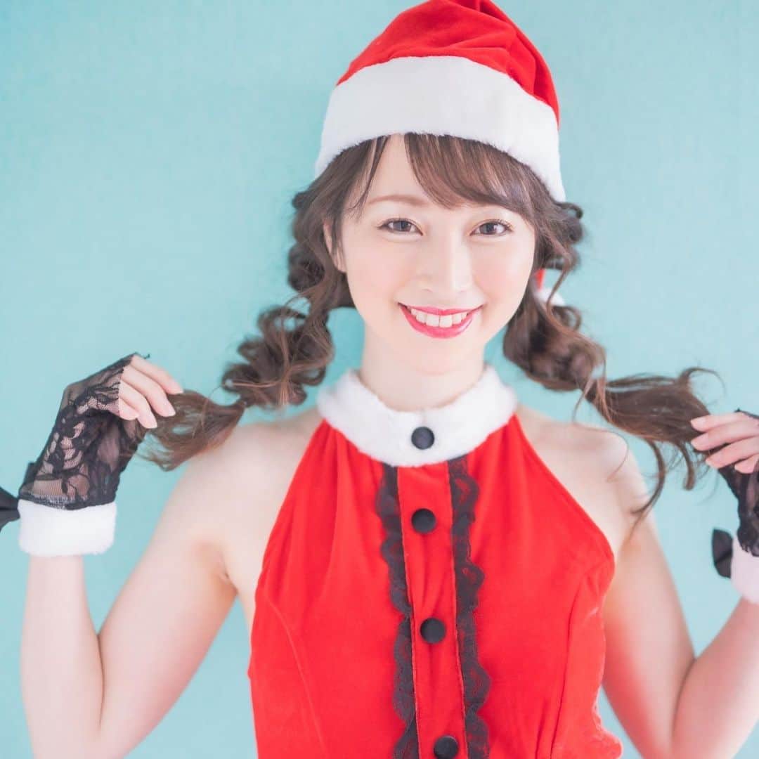 白井美帆のインスタグラム：「merry christmas🎁 ＊ ＊ みんながhappyな日になりますように ＊ 今日は帽子ありバージョンも ＊ #christmas #xmas #くりすますいぶ🎄 #サンタコス　#サンタさんきた？」