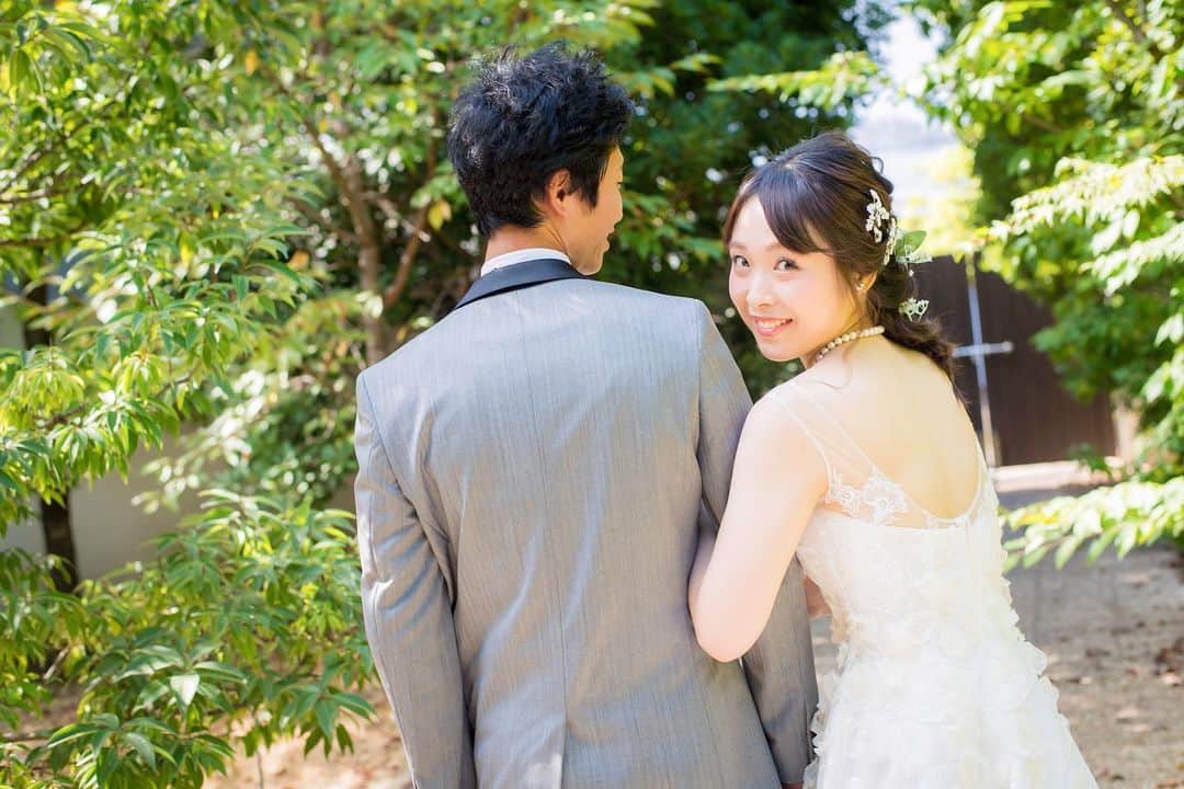 麗風つくばシーズンズテラスのインスタグラム：「. 新婦様の振り向いたお顔が とっても可愛らしい一枚😊 . 結婚式当日にはなかなか撮れない 場所やシーンでのお写真が 前撮りではおすすめです♪ . #麗風つくばシーズンズテラス  #茨城 #つくば #研究学園  #卒花嫁 #プレ花嫁 #関東花嫁  #全国のプレ花嫁さんと繋がりたい  #日本中の花嫁さんと繋がりたい  #ウェディングドレス #結婚式 #結婚式準備  #バルーンリリース #オリジナル #前撮り #wedding #weddingdress  #weddingphotography  #weddinghair #photos  #welcome #photography  #original #weddingparty  #instagood #instalike  #instagram  #dearswedding  #smile」