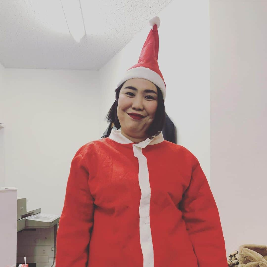 稲田美紀さんのインスタグラム写真 - (稲田美紀Instagram)「． ． ２年前の熊元サンタ🎅 この人はほんま帽子がよう似合う☺️ #happymerrychristmas」12月25日 10時02分 - inadamikisan