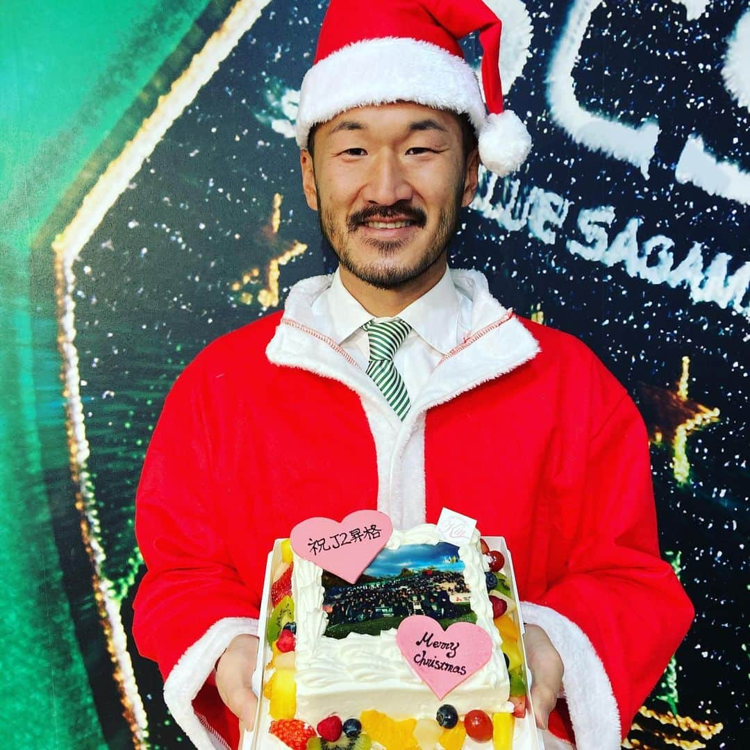 SC相模原さんのインスタグラム写真 - (SC相模原Instagram)「メリークリスマス🎄 #富澤サンタ🎅  スポンサーの株式会社Bsmo様からJ2昇格記念のプリントケーキをいただきました👏👏👏 ありがとうございます☺️✨  #SC相模原」12月25日 10時10分 - s.c.sagamihara_players