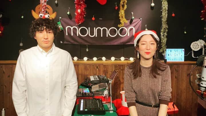 のインスタグラム：「We wish you a Merry X'mas and... A Happy New year❤️🎄✨✨  #moumoon #HappyHolidays  #twinklenightwithmoumoon」