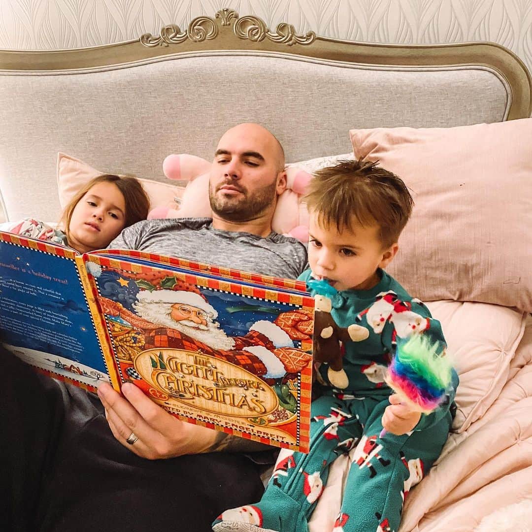 ジャナ・クレイマーのインスタグラム：「‘‘Twas the night before Christmas...」