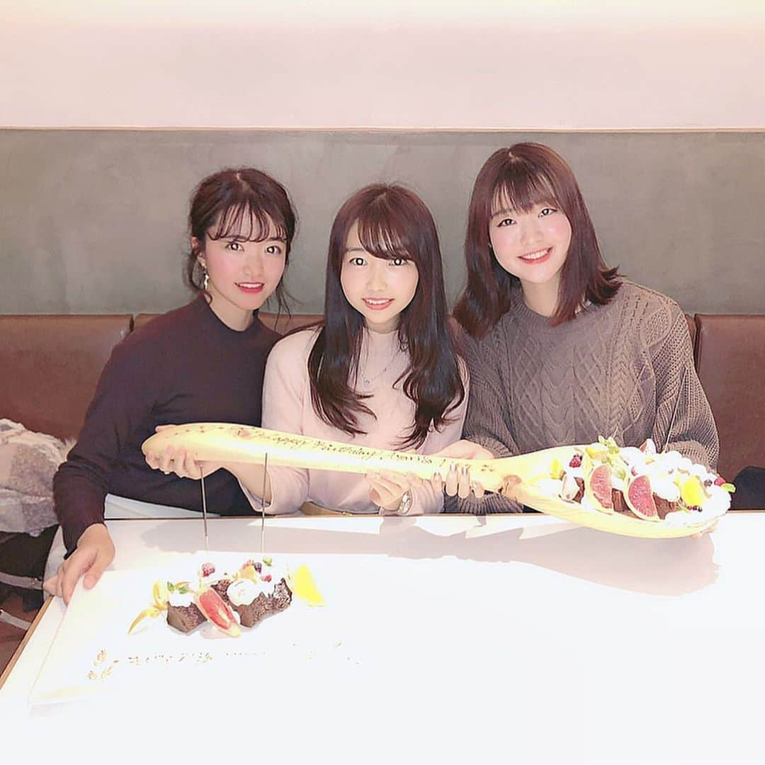 PATRA magazineさんのインスタグラム写真 - (PATRA magazineInstagram)「大きなスプーンが印象的なサプライズプレート🎂🥄  「100本のスプーン」で注文することができるよ🤍  サプライズケーキプレートは事前予約でも 当日の注文でも大丈夫☺️  『コドモがオトナに憧れて、 オトナがコドモゴコロを思い出す。』  というコンセプトのレストランだから 他にも楽しいメニューがたくさん🍴  気になったらみんなも行ってみてね😊  📍100本のスプーン 二子玉川店 ☑︎ 東京都世田谷区玉川1-14-1   二子玉川ライズS.C. テラスマーケット2F ☑︎ 月~木曜 10:30 ～ 21:00(L.O.20:00) 　金~日曜・祝日 10:30 ～ 22:00(L.O.21:00) ☑︎ 二子玉川駅 徒歩5分  (他にも複数店舗あり)ㅤ  ＼ thank you 🦢 ／ @mmm_x04 / @_mina512_ @sar_2310 / @9ma_oi4  今みんなの中で流行っている事やアイテムがあれば PATRA magazine をタグ付けしてぜひ教えてね🔔  皆さんのすてきな投稿をぜひ紹介させてください！  #PATRA #100本のスプーン #100本のスプーン二子玉川 #サプライズ#誕生日サプライズ #バースデープレート#サプライズプレート #誕生日会 #誕生日ケーキ #ケーキ #インスタ映え #カフェ#カフェ部 #二子玉川カフェ #二子玉川 #二子玉川ディナー #二子玉川グルメ #二子玉川ランチ #あざみ野 #あざみ野カフェ#立川カフェ#豊洲カフェ#清澄白河カフェ」12月25日 10時31分 - patra__jp