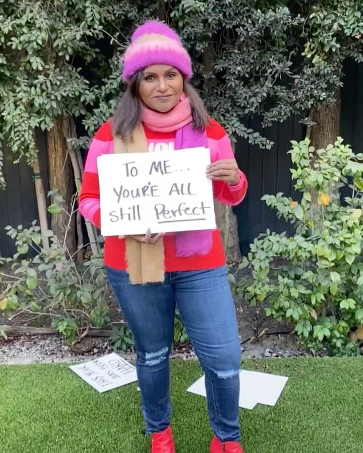 ミンディ・カリングのインスタグラム：「To me, you are perfect」