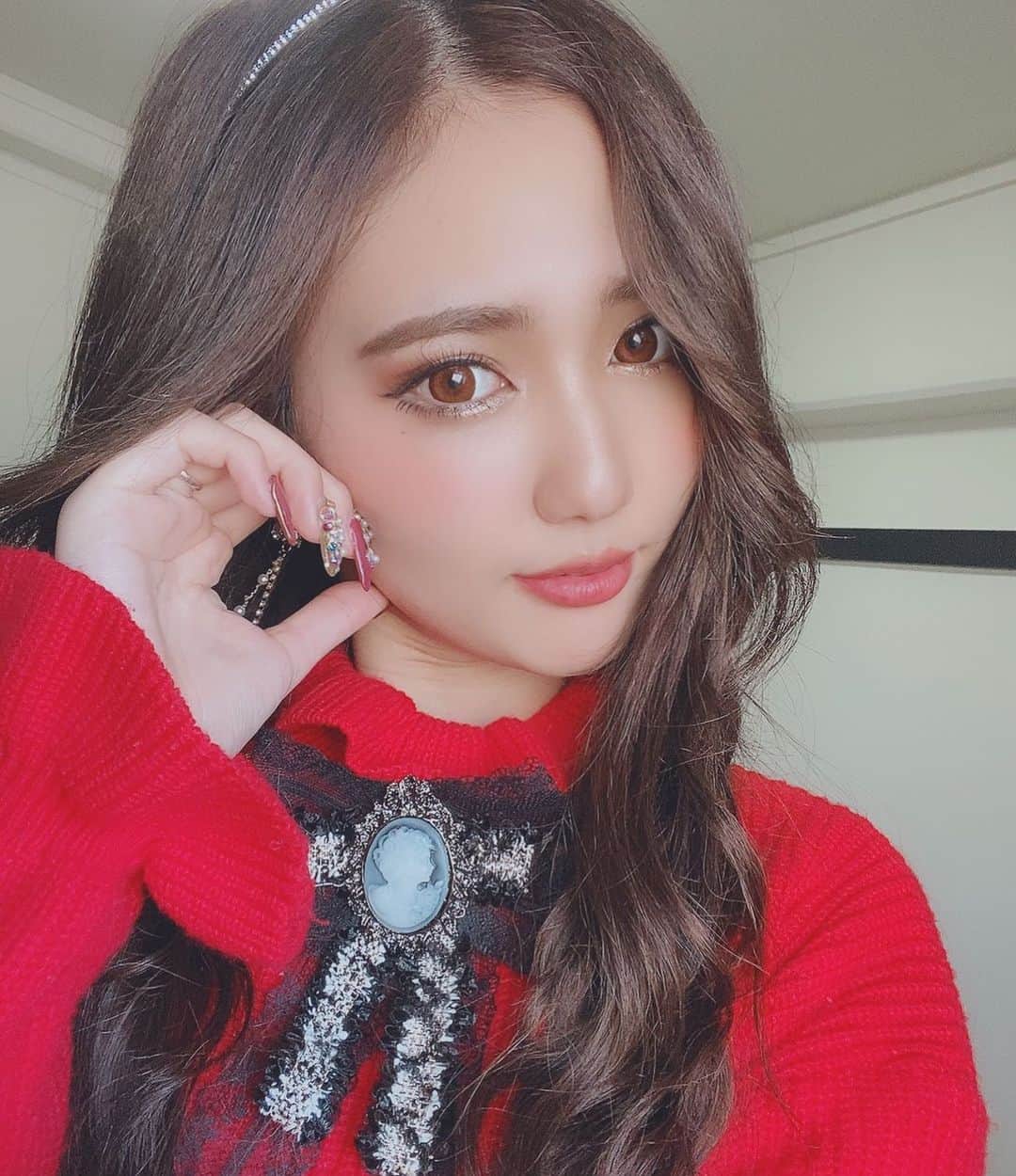 のインスタグラム：「💕🎁🎄 MerryX'mas 🎄🎁💕  #kr2s中百舌鳥 さんでcolorとエクステしてもらったよう🥰  いつもありがとうございます🎀」