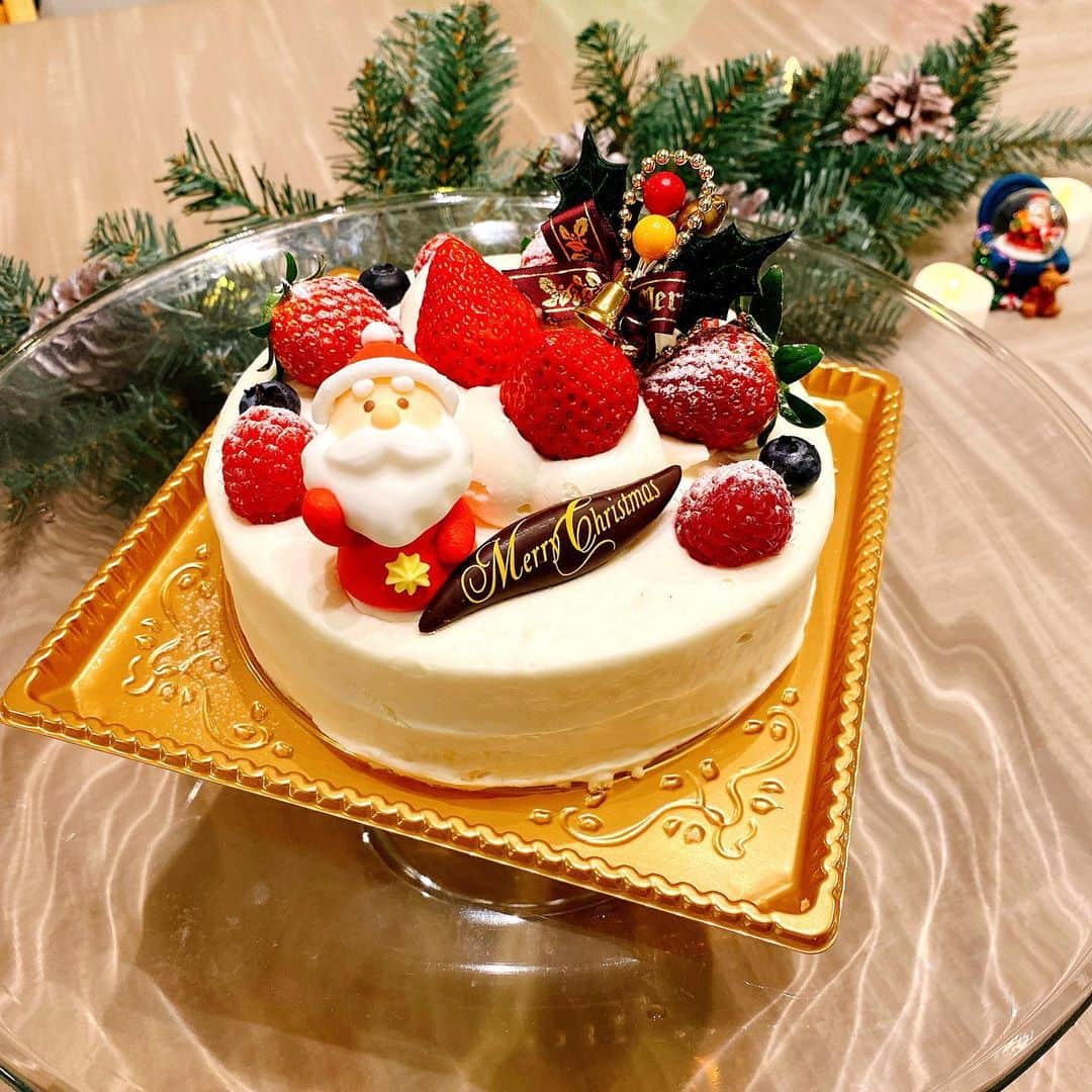 加護亜依さんのインスタグラム写真 - (加護亜依Instagram)「おうちdeクリスマスディナー🎄  手作りしました^_^ ローストチキンのレシピはブログにアップしています👍  ・ローストチキン ・ローストビーフサラダ ・スペアリブのポトフ ・サーモンチーズクラッカー ・ステーキ  可愛いく楽しいクリスマスディナーになりました🎅💕💕💕 #おかわりぼん飯」12月25日 10時27分 - ai.1988kg