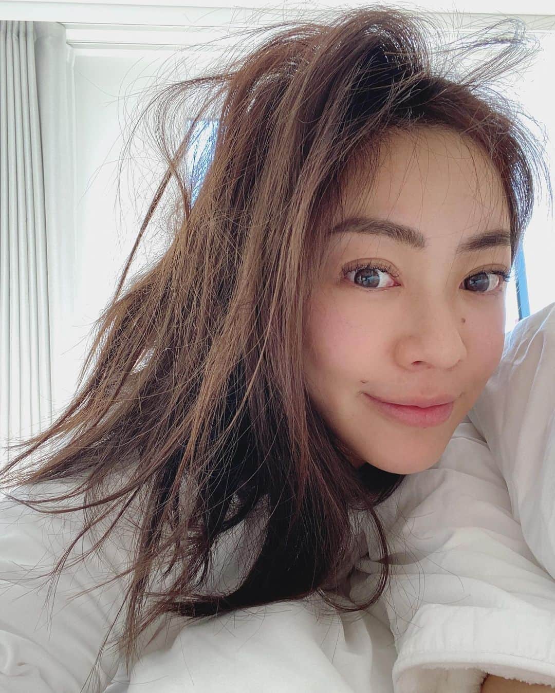 のインスタグラム：「ボサボサボンバー☀😃 Merry Christmas ❤️🎅🎄🌟 サンタさんは今年は自粛でお休みらしい🤣 #サンタ不在  #whereareyousanta」