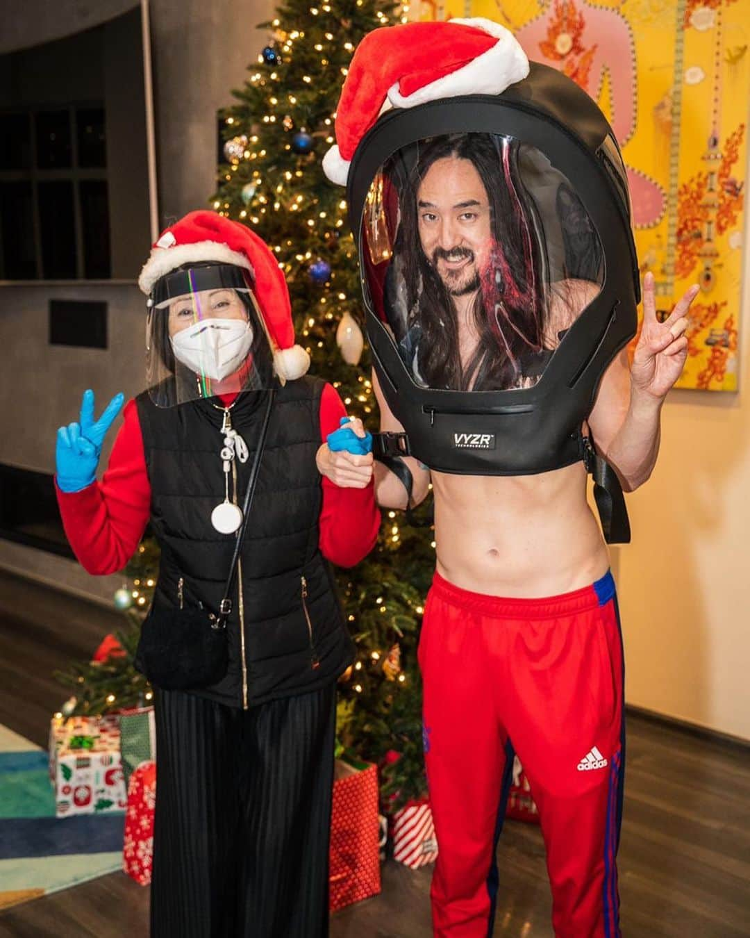 スティーヴ・アオキさんのインスタグラム写真 - (スティーヴ・アオキInstagram)「Merry Christmas everyone! Protect ur moms!! 🎄」12月25日 10時33分 - steveaoki