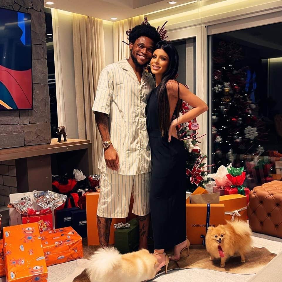 ルイス・アドリアーノのインスタグラム：「Feliz natal 🎄🎁」