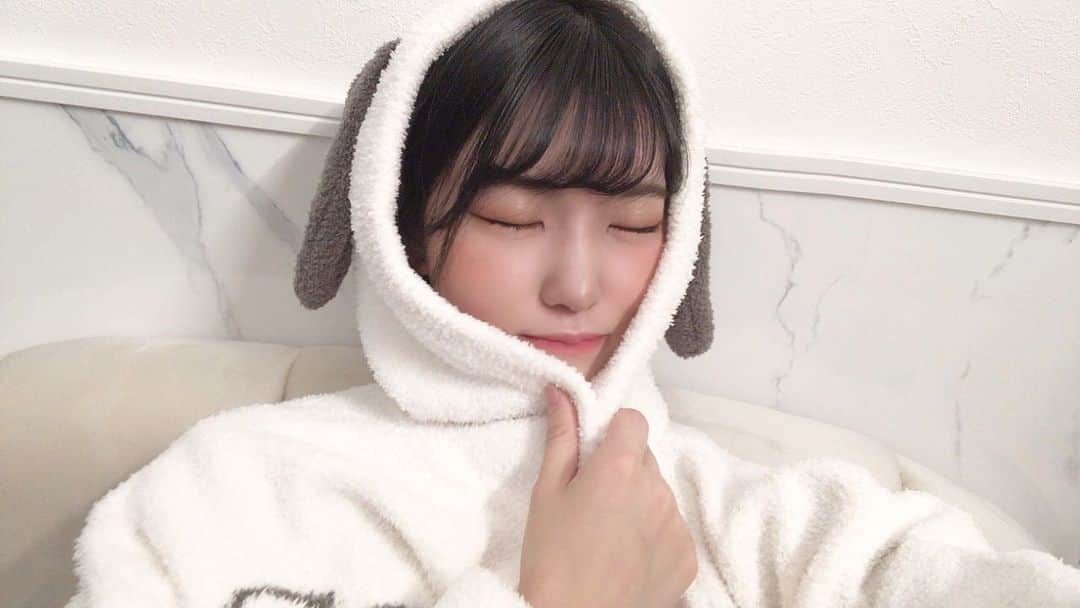 東条蒼のインスタグラム：「＊ ・ ・ これでわたしもスヌーピー です🐶 ・ ・ 本田翼さんのように着こなせてはいませんが、スヌーピー パーカー自体はかわいいので最高です🤍 ・ ・ 最高のクリスマスプレゼントをありがとうございます🙇‍♂️ ・ こんなに私を喜ばせてくれるファンを、わたしも喜ばせてあげられるように、もっと頑張ります🔥 ・ ・ ・ みなさんも、ステキなクリスマスを。 ・ ・ ・  ・ #メリークリスマス  #ジェラピケ #スヌーピー  ・ #ファンディング #ラポルノファンディング ・ #撮影会#東条蒼 #クルーズグループ #セクシー女優 #av女優 #メガネ女子 #黒髪 #ショートヘア #あおたん　#teamメレンゲ #followｍe #following #japan #girl #photooftheday #tagsforlikes #instalike  #台湾 #香港 #粉我 #拍照 #照片 #人像攝影」
