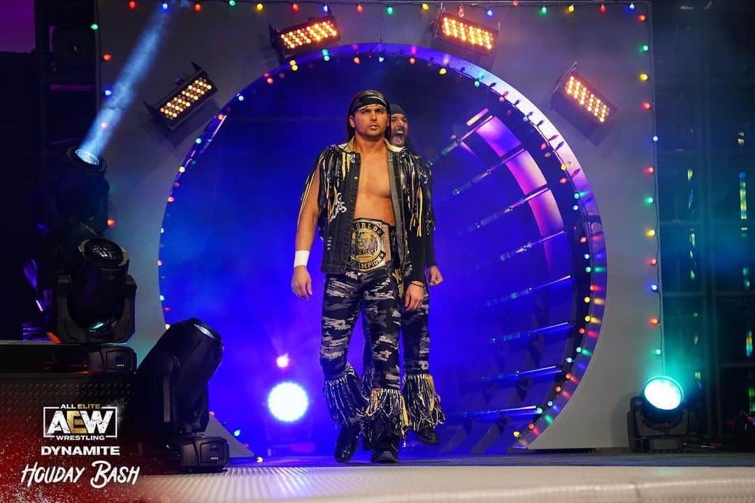 ニック・ジャクソンのインスタグラム：「Happy to be in the best tag division in all of professional wrestling. Every team in AEW wrestles with passion and I couldn’t be more proud to be a part of it all! Have a fantastic holiday everyone and stay safe. Love to you all.」