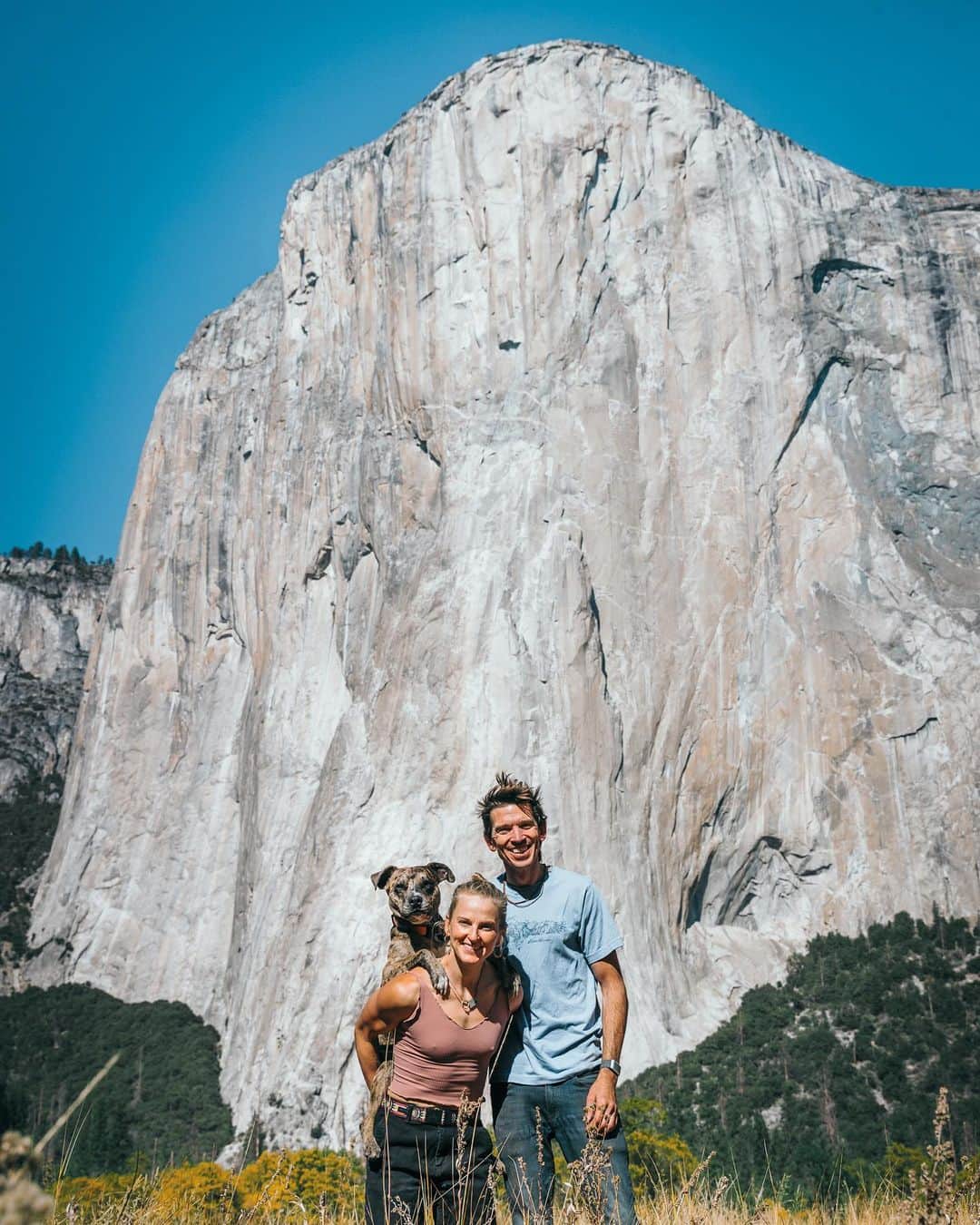 のインスタグラム：「We don’t send out those family holiday card things but if we did this would be ours 🥰💫 // Wishing you all Happy Holidays from @adrianballinger @dogcalledcat & myself 😘💞// 📸 @jess_talley / @louderthan11」