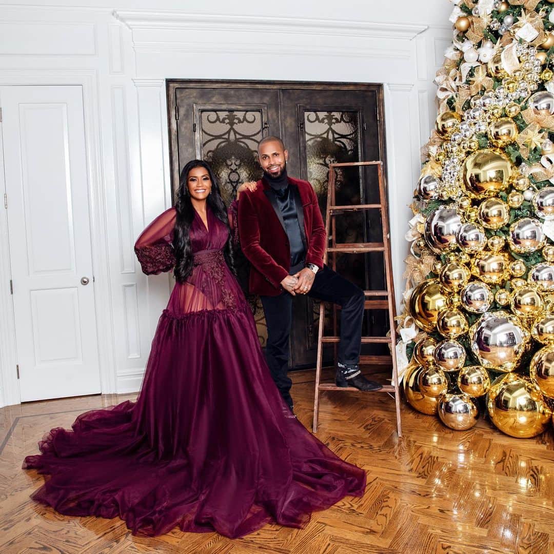 ホセ・レイエスさんのインスタグラム写真 - (ホセ・レイエスInstagram)「En estos tiempos de prueba es donde la familia debe permanecer más unida, teniendo presente, que la Navidad eres tú, cuando a pesar de las dificultades, decides nacer de nuevo y dejar entrar a Dios en tu alma, cuando con tus acciones, eres capaz de llenar de gratitud y paz el corazón de aquellos que te rodean: tus seres queridos!   Feliz Navidad mi familia virtual y que Dios esté presente en cada paso que den!」12月25日 1時52分 - lamelaza_7