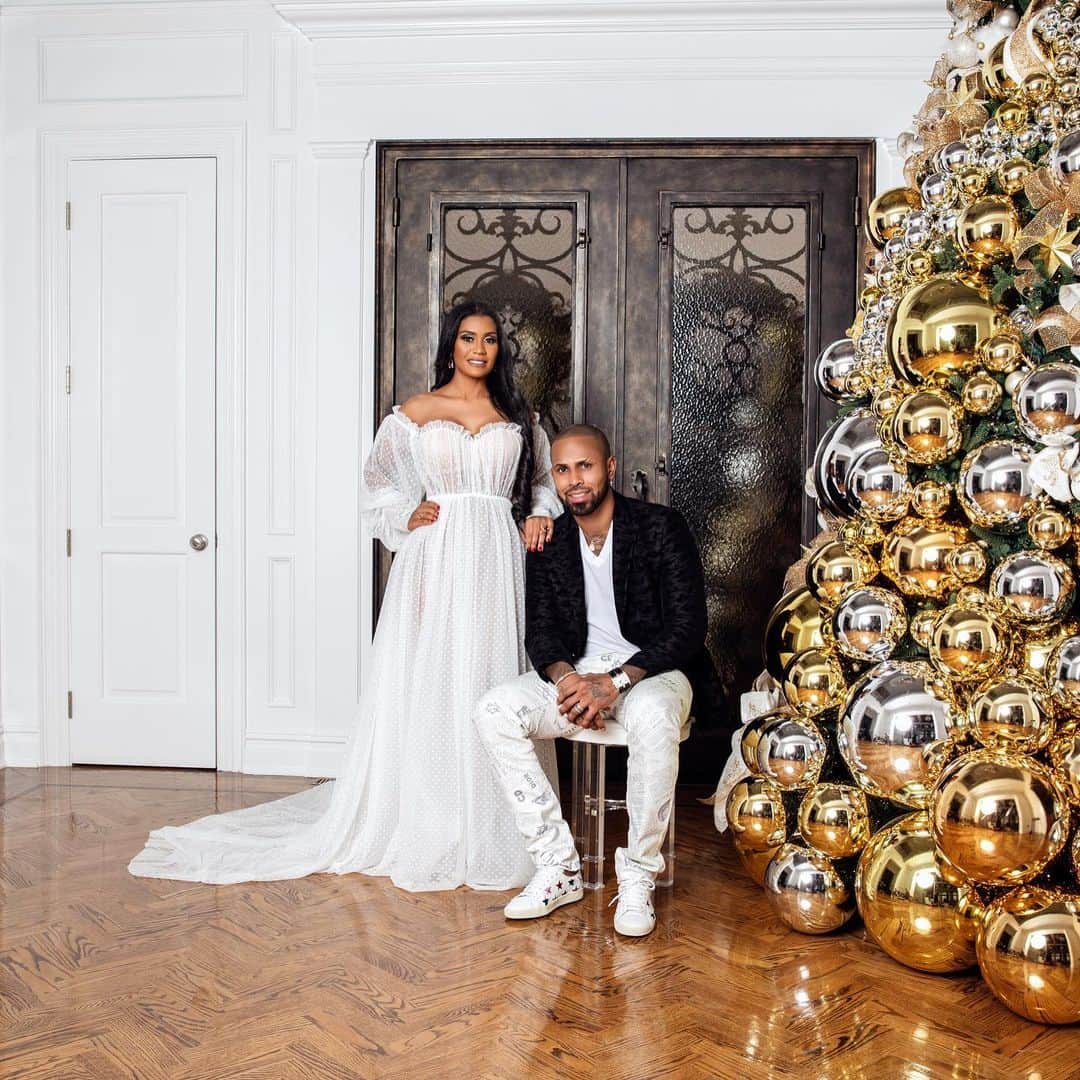 ホセ・レイエスさんのインスタグラム写真 - (ホセ・レイエスInstagram)「En estos tiempos de prueba es donde la familia debe permanecer más unida, teniendo presente, que la Navidad eres tú, cuando a pesar de las dificultades, decides nacer de nuevo y dejar entrar a Dios en tu alma, cuando con tus acciones, eres capaz de llenar de gratitud y paz el corazón de aquellos que te rodean: tus seres queridos!   Feliz Navidad mi familia virtual y que Dios esté presente en cada paso que den!」12月25日 1時52分 - lamelaza_7