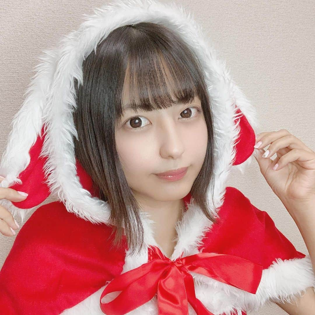 河合くるみのインスタグラム：「・ ・ めりーくますます🎅🏻 ・ ・ #クリスマス #クリスマスプレゼント #サンタクロース #サンタコス #サンタさん #コスプレ #被写体  #自撮り女子  #followme #santaclaus #kawaii #japan_of_insta #shortcut」