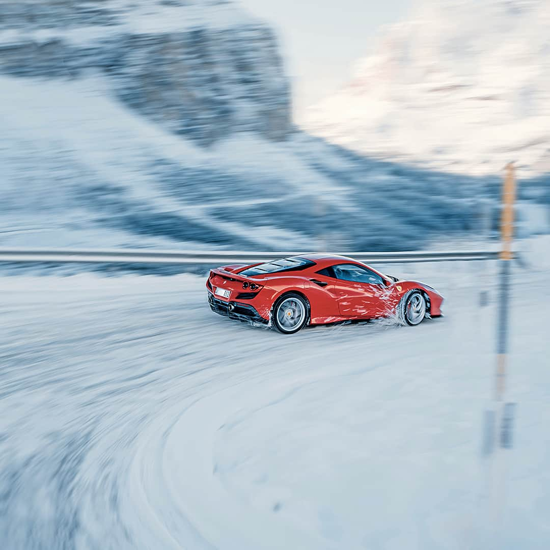 フェラーリさんのインスタグラム写真 - (フェラーリInstagram)「Dashing through the snow: the #FerrariF8Tributo delivers an exhilarating ride thanks to its V8 turbo engine with a 720 cv output. Maximum driving pleasure is right around the corner. #Ferrari #DrivingFerrari」12月25日 2時00分 - ferrari