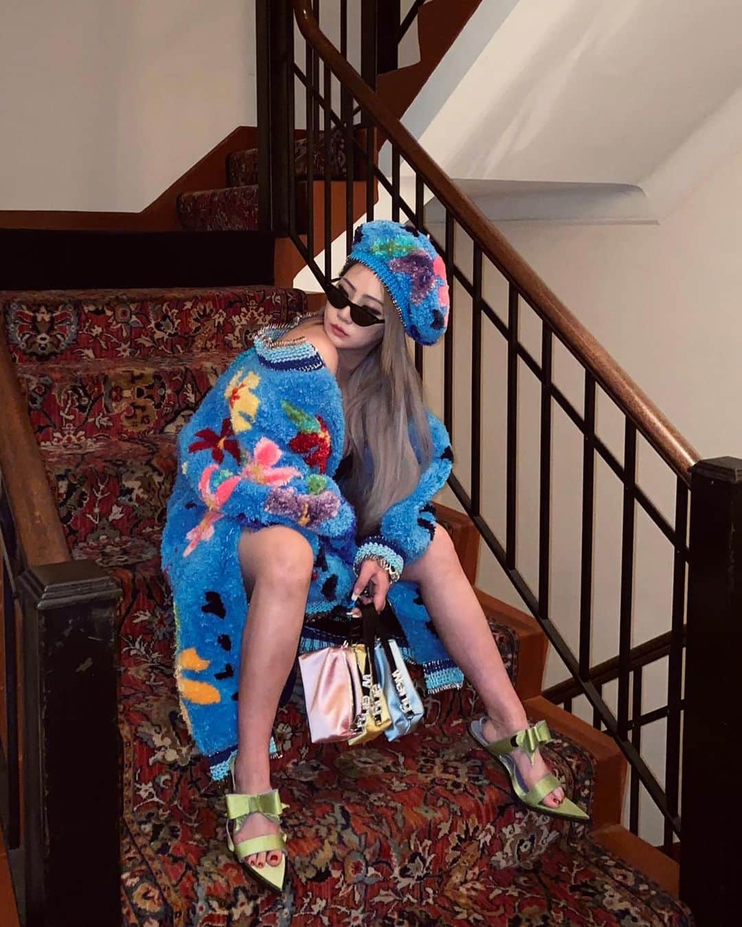 アレキサンダー・ワンのインスタグラム：「CL said “nah I want all of ‘em.” -  @chaelincl with 3x the Heiress Satin Pouch.」