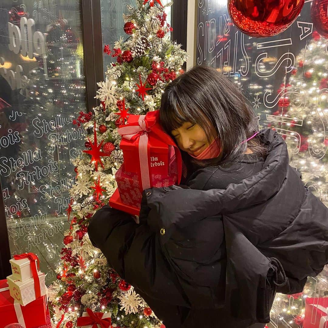 ミン さんのインスタグラム写真 - (ミン Instagram)「Wishing you a very MERRY CHRISTMAS🎄 2020 was a fantastic year!  ha ha ha ..」12月25日 2時02分 - therealminnn