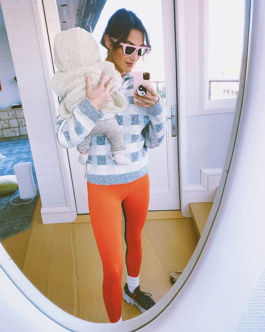 ダニジョーのインスタグラム：「Danni and her +1 🧸 Stay cozy during winter in our Checkerboard Hoodie✨」