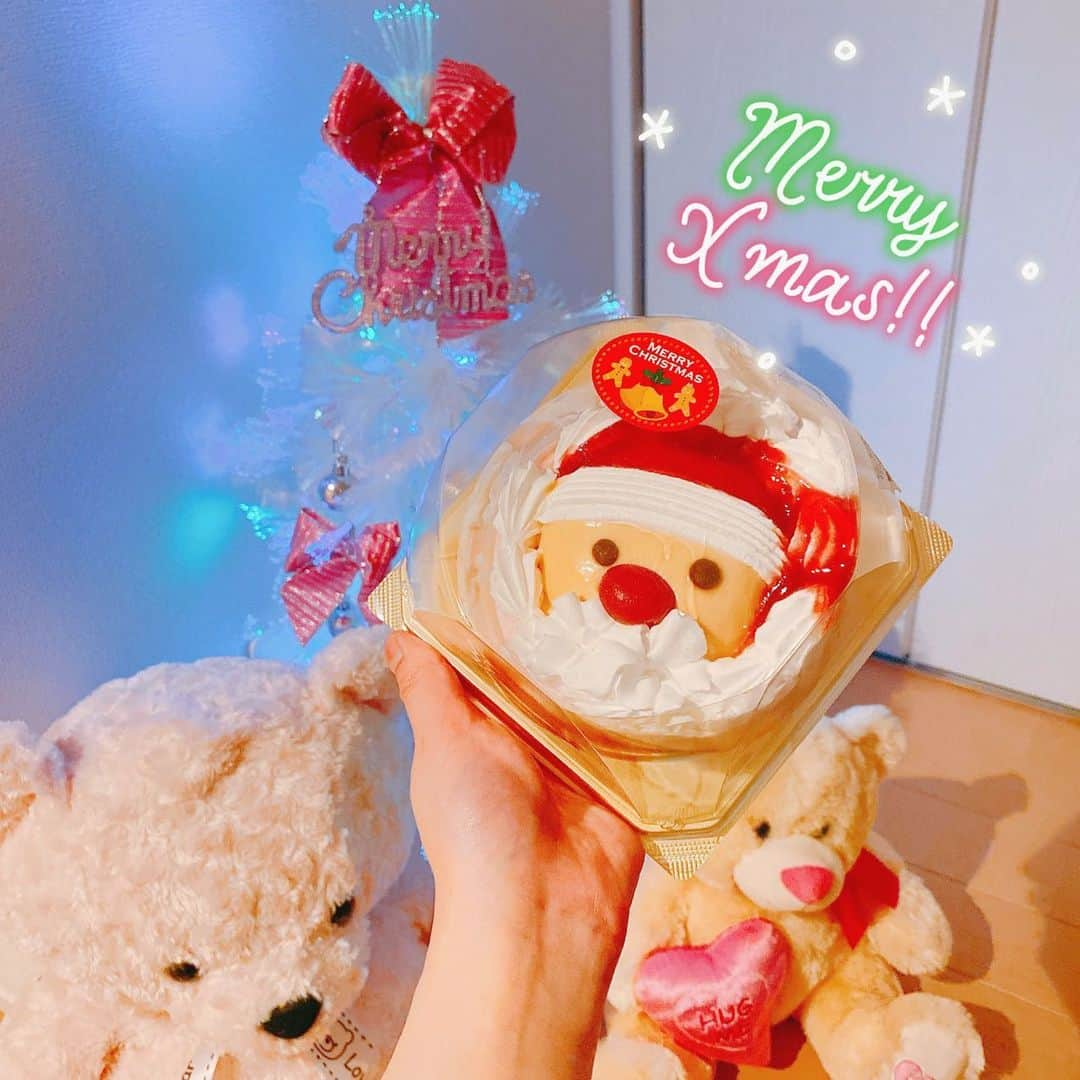 渡辺茉莉絵のインスタグラム：「#メリークリスマス 🎅🏼🎄🎂🍷🎁💕 今年は#イルミネーション 見に行く事もなくお家でまったりの#クリスマス 🍗💭❤️ もう少しで2020年も終わりだし毎日楽しく過ごしたいね( ˘꒳˘ )🌙*.｡★*ﾟ #おやすみなさい ♡♡ #merrychristmas #happychristmas #xmas #xmastree #xmascake #santaclaus #2020christmas #stayhome」