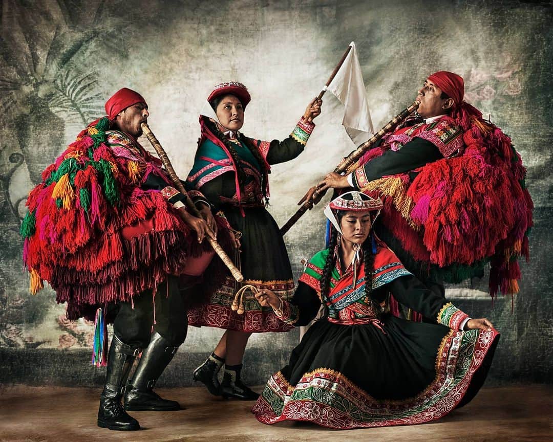 マリオ・テスティーノのインスタグラム：「Wishing you all a wonderful Christmas! _ ¡Les deseo una feliz Navidad!  #AltaModa #Tupay #EspinarCusco #MarioTestino」