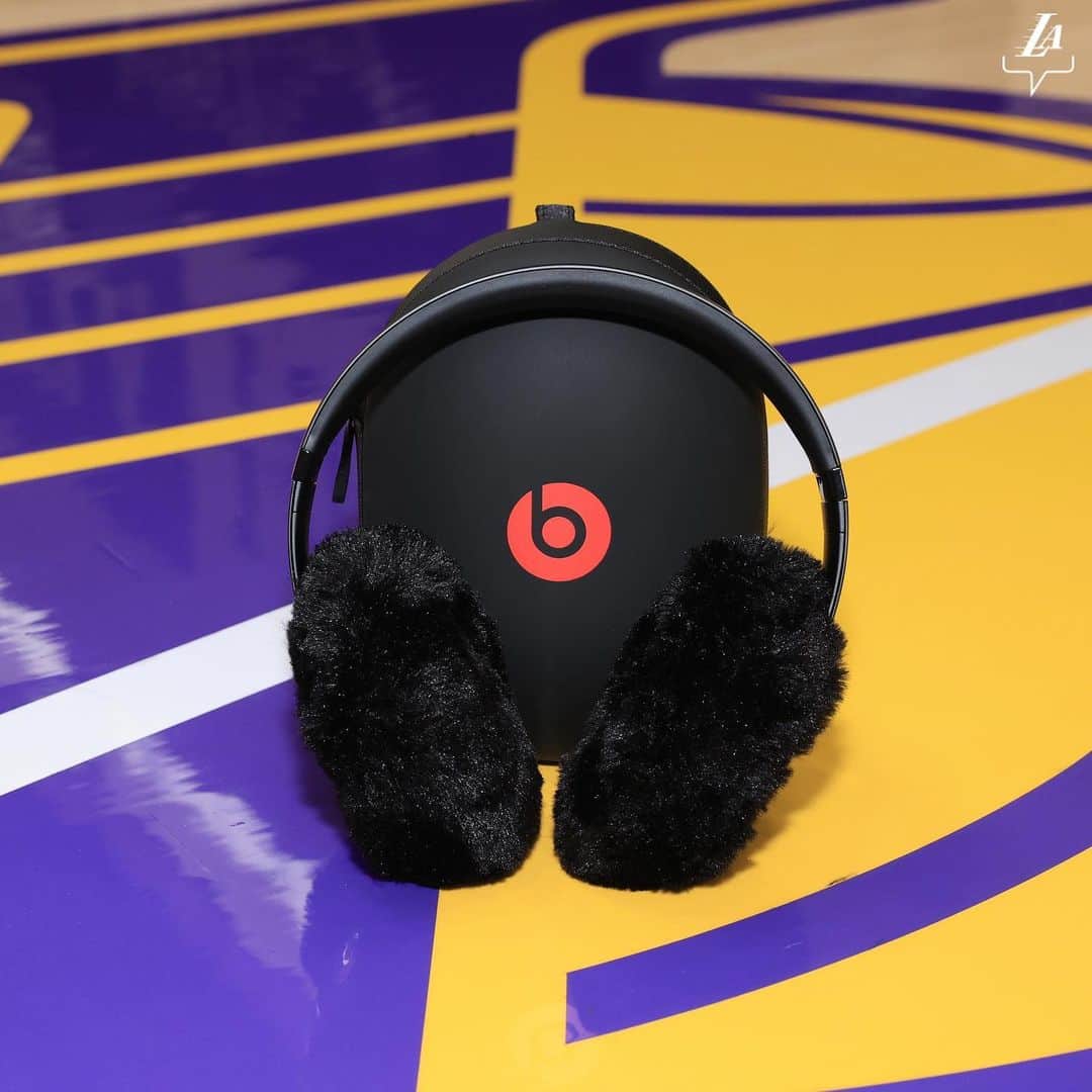 Los Angeles Lakersさんのインスタグラム写真 - (Los Angeles LakersInstagram)「Bringing new meaning to the pregame warmup with @beatsbydre ♨️」12月25日 2時15分 - lakers