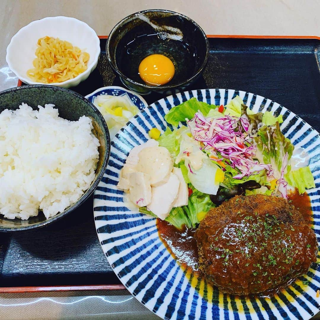 HIROさんのインスタグラム写真 - (HIROInstagram)「美味い😋美味い😋ミンチカツ🤗🤗 #日替わりランチ #日替わり #ランチ #昼ごはん #安田大サーカスhiro #美味い」12月25日 2時18分 - hiro19770420