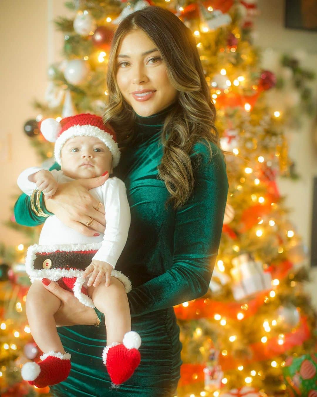 アリアニー・セレステさんのインスタグラム写真 - (アリアニー・セレステInstagram)「All I ever wanted. 🎅🏽😍 🎁 Pics by daddy @theking_  - #merrychristmas #christmaseve #family #love #newparents #newmomlife #cutebaby #baby」12月25日 2時20分 - ariannyceleste