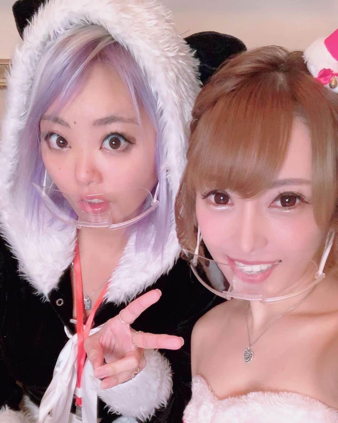 のインスタグラム：「YouTube生ライブ かりんしゃんとサンタコス🎅🎄💖  #メイドカフェ#プティパルフェ#住吉#アールズカフェ#錦#キャバクラ#名古屋#YouTube#17LIVE#tiktok#メリークリスマス#クリスマス」