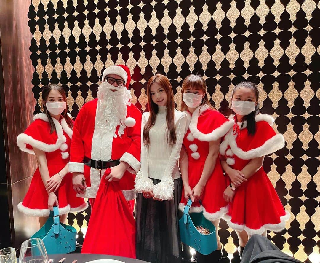 アンナ・ケイのインスタグラム：「🎄🎅🪄✨#marrychristmas #🎄」