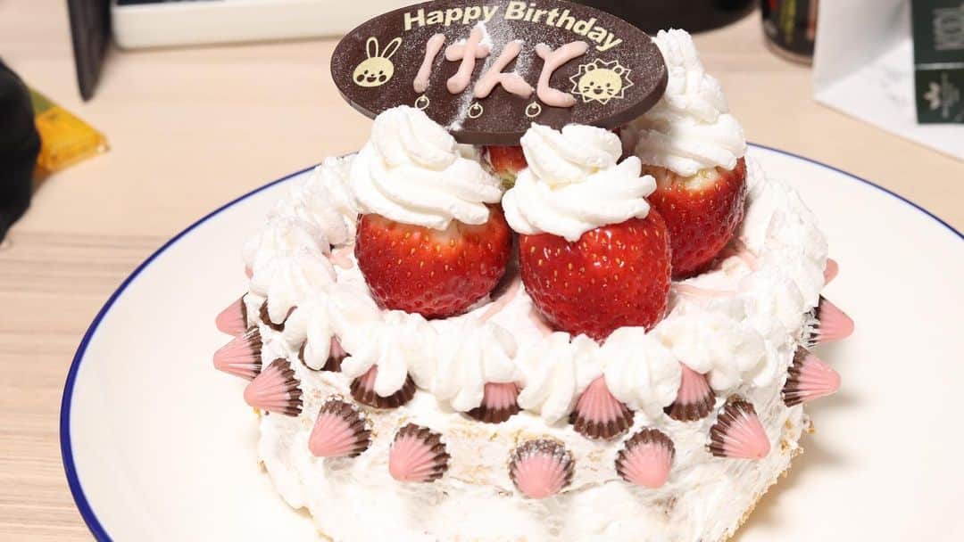 大村ジーニアスさんのインスタグラム写真 - (大村ジーニアスInstagram)「同居人を隠しケーキで 誕生日祝ったら....」12月25日 2時35分 - kenjitimekenjitime