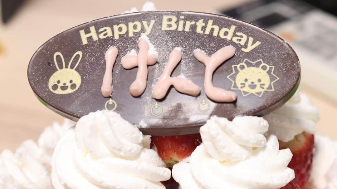大村ジーニアスさんのインスタグラム写真 - (大村ジーニアスInstagram)「同居人を隠しケーキで 誕生日祝ったら....」12月25日 2時35分 - kenjitimekenjitime
