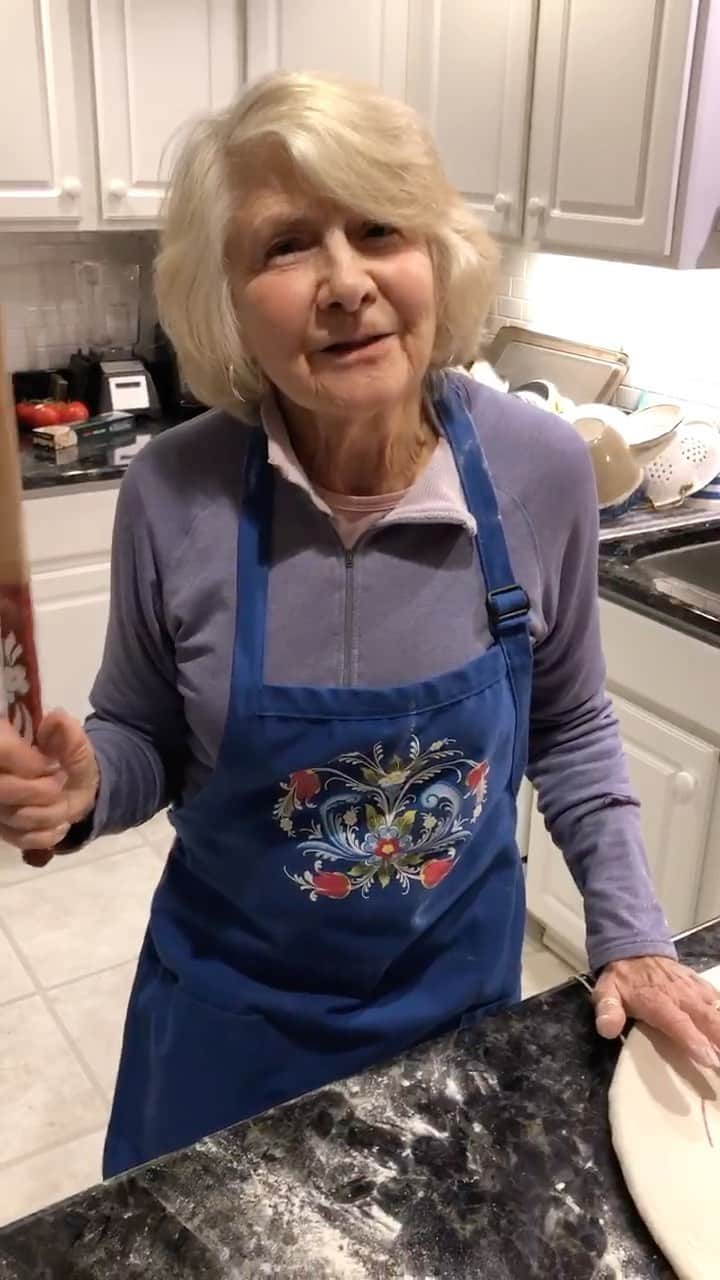 エリック・クリスチャン・オルセンのインスタグラム：「Watch this video of her making Norwegian Lefse she sent to the kids and everything about me makes sense. Especially the end. The sentiment. The Hope. The love. The celebration of everything; Even the things that death tries to steal from our hearts. Embrace it all and Merry Christmas Eve!」