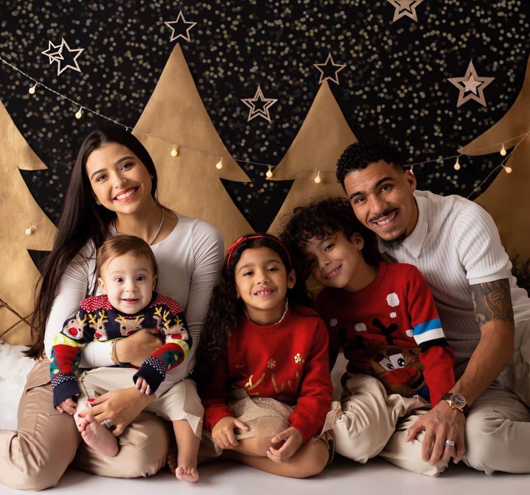 のインスタグラム：「Que todos os bons sentimentos que o Natal traz preencham seu coração. Desejamos a todos uma noite cheia de alegria e amor 🎄❤️✨ #merrychristmas」