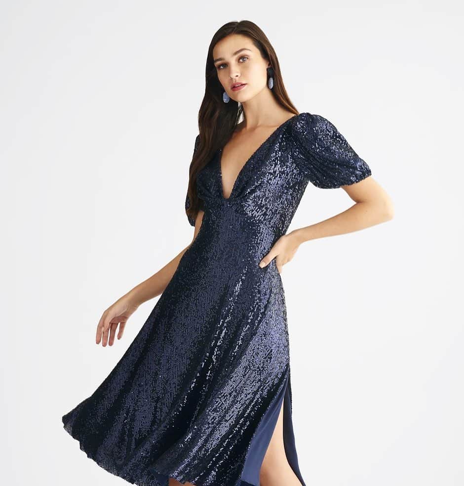サッチン+バビのインスタグラム：「Kayla. The ultimate party dress. This stretch sequin a-line silhouette is one of our most flattering styles, the ease of the fit is intentional and the line of the dress fits the form. The "V" elongates the neck, and the puff sleeve is cinched with elastic for comfort. #celebrate, #2021, #newyear, #newyearseveoutfit, #sparkle, #sachinandbabi」