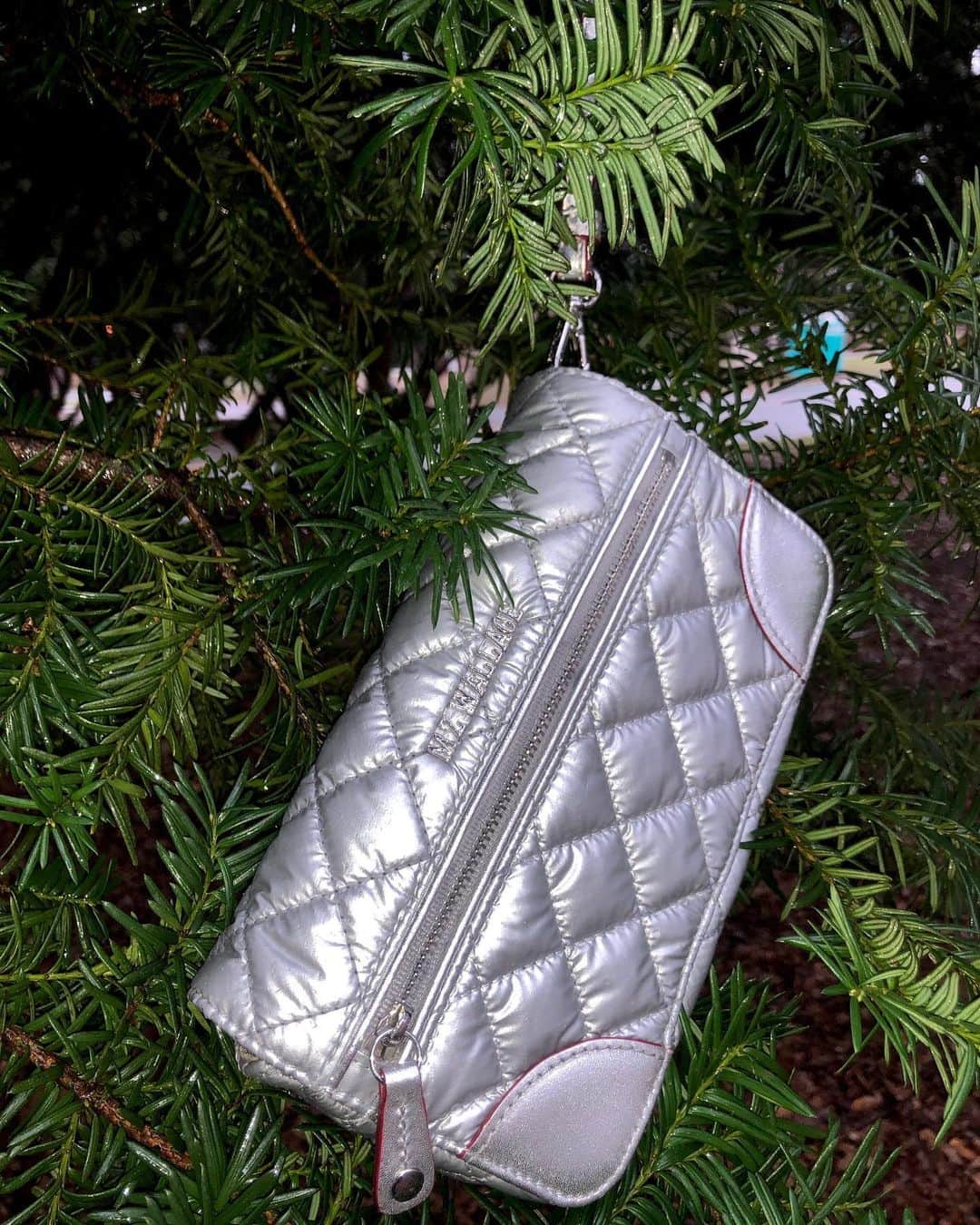 MZウォレスのインスタグラム：「What are you hoping to find under the tree tomorrow? (We're hoping for the Crosby Convertible Wristlet!)」