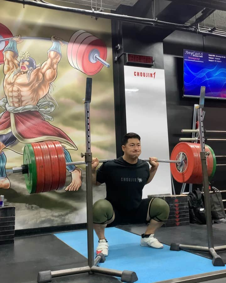 山本俊樹のインスタグラム：「- back  squat 240kg  @blackships_choujin1  雨ニモマケズ 風ニモマケズ 耐エテ勝ツ  #ウエイトリフティングやろうぜ  #耐えて勝つ #率先垂範 #FINELAB #CHRIO #CHERANDKER」