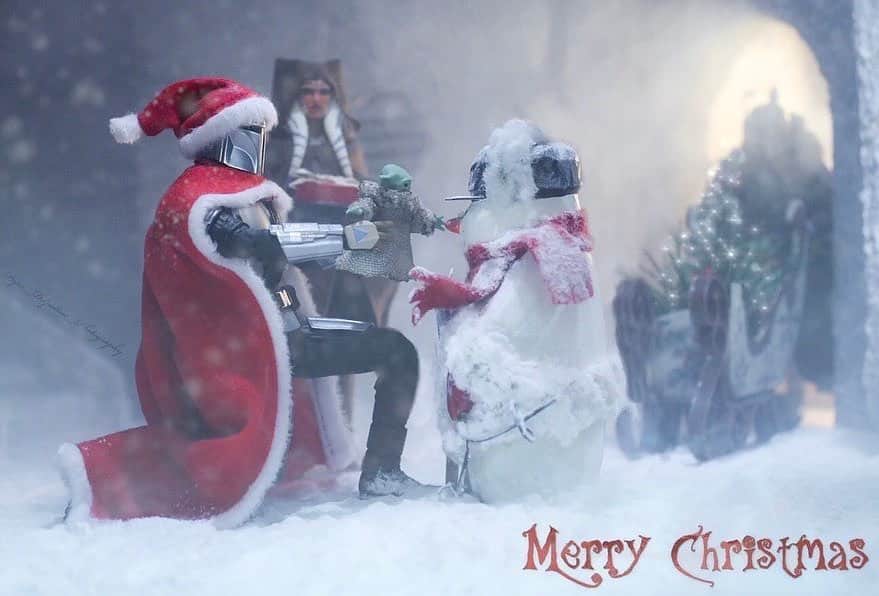ロザリオ・ドーソンさんのインスタグラム写真 - (ロザリオ・ドーソンInstagram)「MERRY CHRISTMAS EVEryone! Via: @papa_palpatine_photography To all my Family and Friends. Merry Christmas 🎄 and have a Happy New Year!  . . #merrychristmas🎄 #happyholidays #starwarsholidayspecial #starwars #lucasfilm #themandalorian #dynjarren #ahsokatano #babyyoda #bobafett #snowman #santa #santaclaus #christmastree #christmaseve #starwarstimeshow #starwarstheblackseries #christmaslights #christmascookies #santaslittlehelper #starwarsfan #tatooine #christmastime」12月25日 2時59分 - rosariodawson