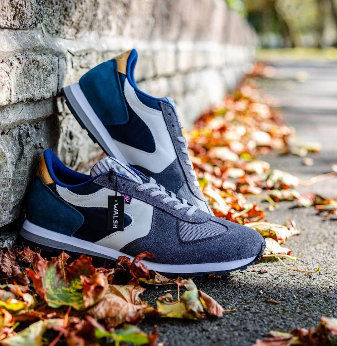 ウォルシュのインスタグラム：「Who is hoping for a Walsh Gift under the tree this year?😄🎄 . . . #normanwalshuk #normanwalsh #britishmanufacturing #madeinbritain #ukmfg #shoes #footwear #sneakers」